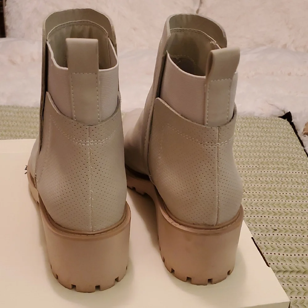 a.n.a Cream Ankle Booties‎ with Elastic Panels